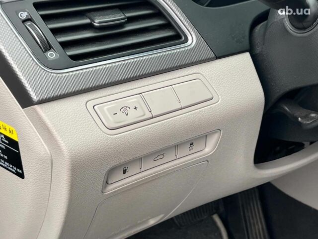 Серый Хендай Соната, объемом двигателя 2.4 л и пробегом 145 тыс. км за 9690 $, фото 30 на Automoto.ua