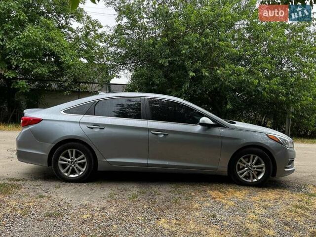 Серый Хендай Соната, объемом двигателя 2.36 л и пробегом 110 тыс. км за 10500 $, фото 1 на Automoto.ua