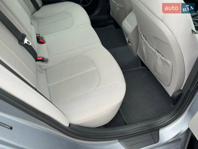 Сірий Хендай Соната, об'ємом двигуна 2.4 л та пробігом 167 тис. км за 8900 $, фото 48 на Automoto.ua