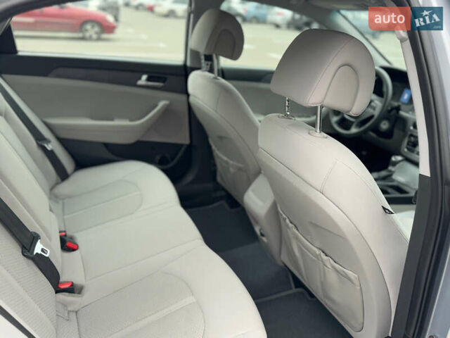 Сірий Хендай Соната, об'ємом двигуна 2.4 л та пробігом 167 тис. км за 8900 $, фото 49 на Automoto.ua