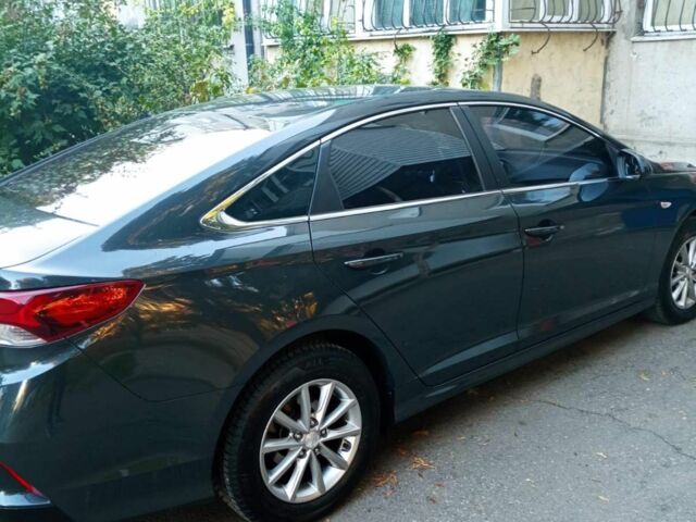 Сірий Хендай Соната, об'ємом двигуна 2 л та пробігом 201 тис. км за 14000 $, фото 7 на Automoto.ua