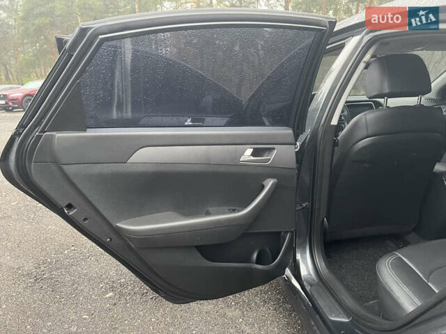 Серый Хендай Соната, объемом двигателя 2 л и пробегом 192 тыс. км за 12900 $, фото 30 на Automoto.ua