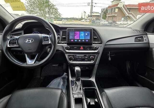 Сірий Хендай Соната, об'ємом двигуна 2 л та пробігом 384 тис. км за 10990 $, фото 12 на Automoto.ua