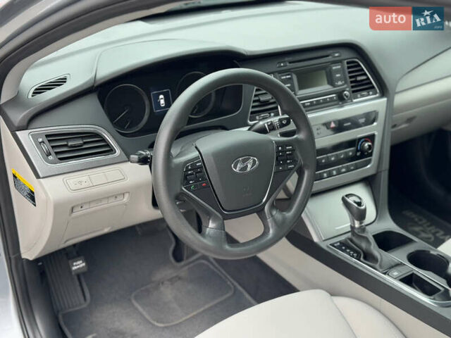 Сірий Хендай Соната, об'ємом двигуна 2.4 л та пробігом 167 тис. км за 8900 $, фото 35 на Automoto.ua