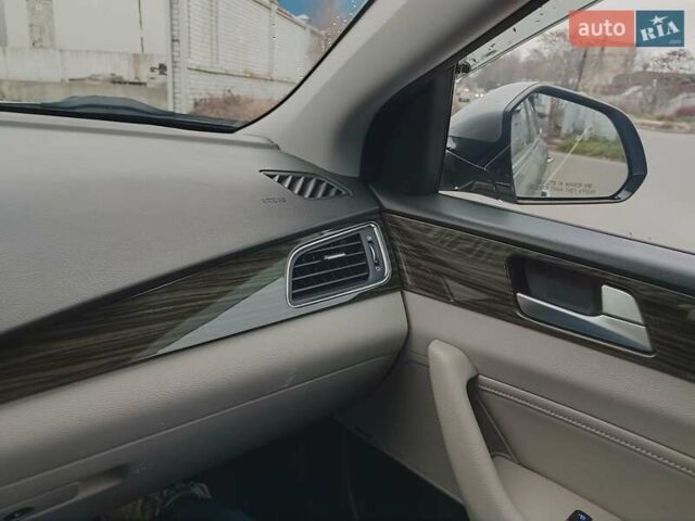 Серый Хендай Соната, объемом двигателя 2 л и пробегом 135 тыс. км за 14950 $, фото 16 на Automoto.ua