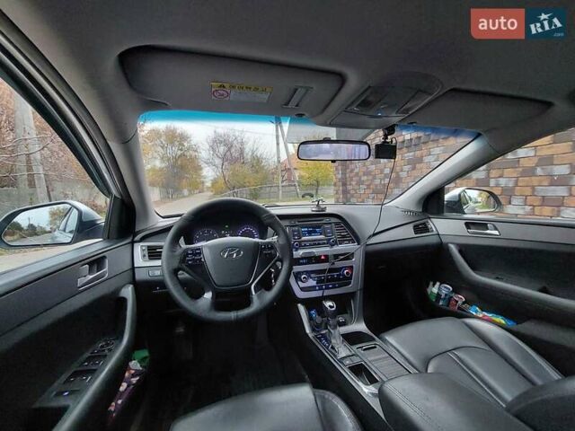 Серый Хендай Соната, объемом двигателя 2 л и пробегом 374 тыс. км за 9300 $, фото 7 на Automoto.ua