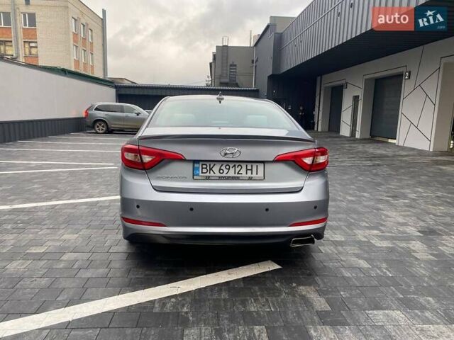 Серый Хендай Соната, объемом двигателя 2.36 л и пробегом 177 тыс. км за 10950 $, фото 7 на Automoto.ua