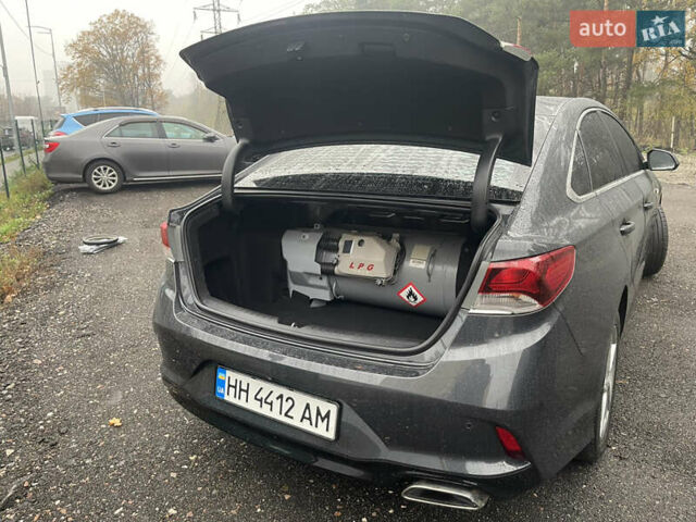 Серый Хендай Соната, объемом двигателя 2 л и пробегом 192 тыс. км за 12900 $, фото 54 на Automoto.ua