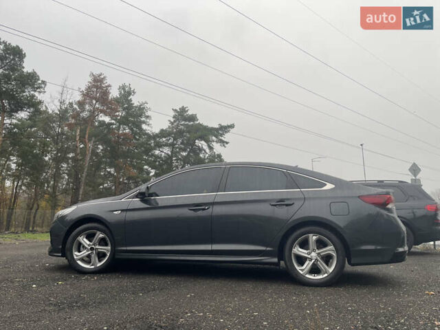 Серый Хендай Соната, объемом двигателя 2 л и пробегом 192 тыс. км за 12900 $, фото 6 на Automoto.ua