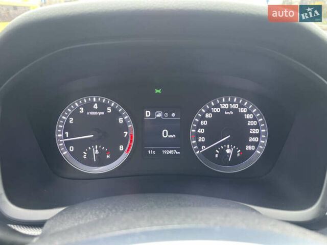 Серый Хендай Соната, объемом двигателя 2 л и пробегом 192 тыс. км за 12900 $, фото 60 на Automoto.ua