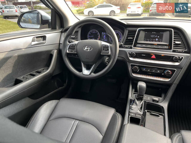 Серый Хендай Соната, объемом двигателя 2 л и пробегом 165 тыс. км за 12900 $, фото 38 на Automoto.ua
