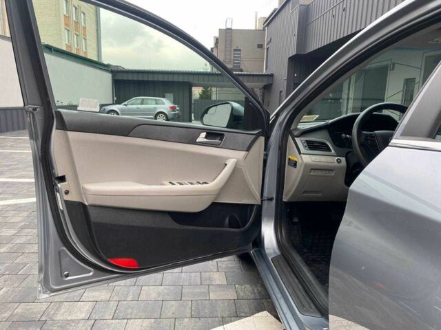 Серый Хендай Соната, объемом двигателя 2.4 л и пробегом 177 тыс. км за 10950 $, фото 14 на Automoto.ua