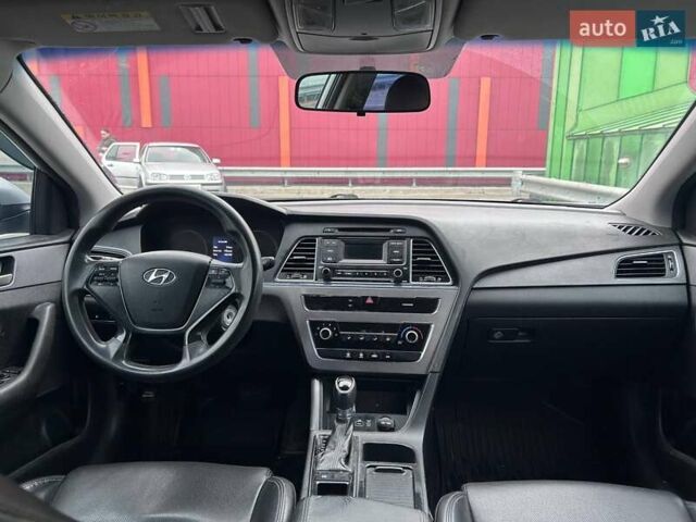 Серый Хендай Соната, объемом двигателя 2 л и пробегом 328 тыс. км за 7290 $, фото 13 на Automoto.ua