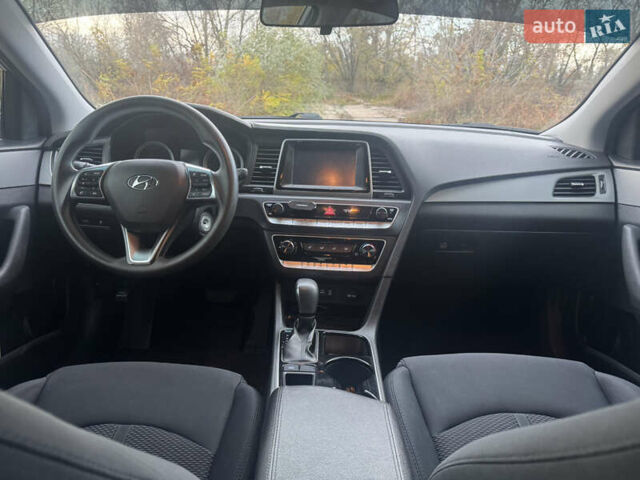 Серый Хендай Соната, объемом двигателя 2.36 л и пробегом 122 тыс. км за 11300 $, фото 19 на Automoto.ua