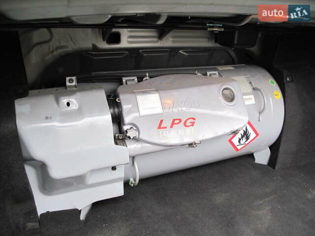 Серый Хендай Соната, объемом двигателя 2 л и пробегом 314 тыс. км за 10500 $, фото 33 на Automoto.ua