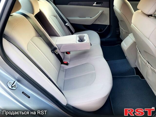 Сірий Хендай Соната, об'ємом двигуна 2.4 л та пробігом 185 тис. км за 8200 $, фото 13 на Automoto.ua