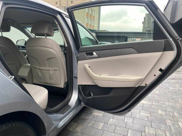 Серый Хендай Соната, объемом двигателя 2.4 л и пробегом 177 тыс. км за 10950 $, фото 9 на Automoto.ua