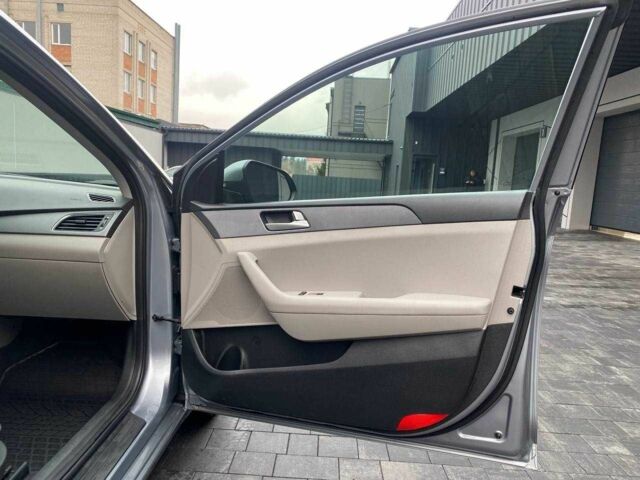 Серый Хендай Соната, объемом двигателя 2.4 л и пробегом 177 тыс. км за 10950 $, фото 16 на Automoto.ua