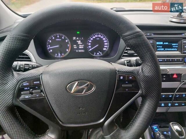 Серый Хендай Соната, объемом двигателя 2 л и пробегом 374 тыс. км за 9300 $, фото 9 на Automoto.ua