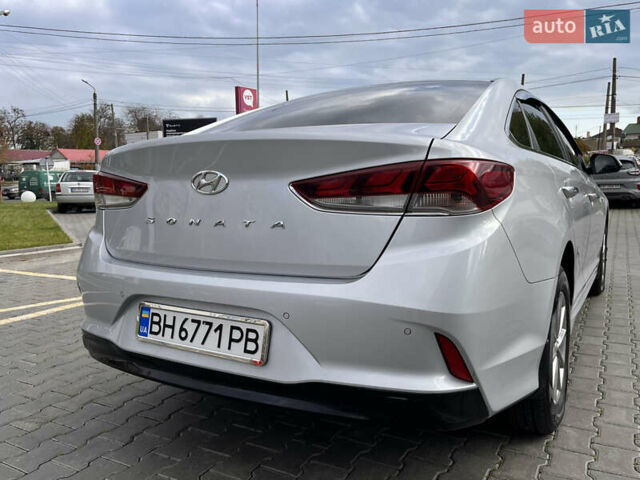 Серый Хендай Соната, объемом двигателя 2 л и пробегом 165 тыс. км за 12900 $, фото 24 на Automoto.ua