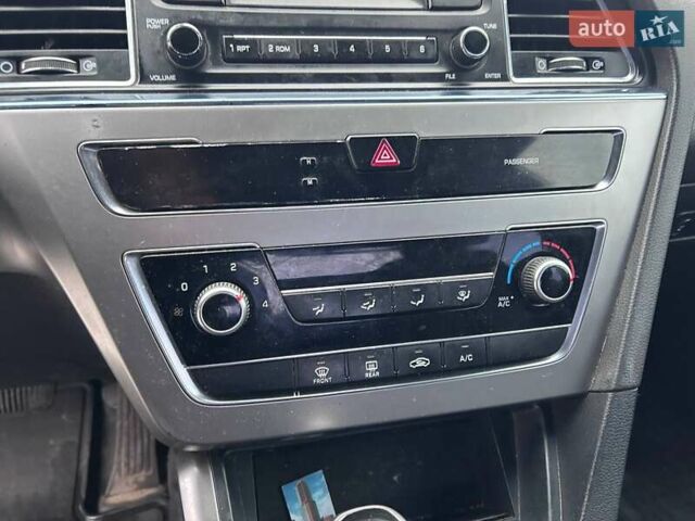 Серый Хендай Соната, объемом двигателя 2 л и пробегом 328 тыс. км за 7290 $, фото 18 на Automoto.ua