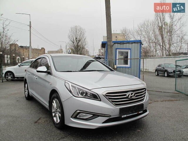 Серый Хендай Соната, объемом двигателя 2 л и пробегом 314 тыс. км за 10500 $, фото 1 на Automoto.ua