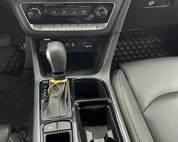 Сірий Хендай Соната, об'ємом двигуна 2 л та пробігом 170 тис. км за 15000 $, фото 16 на Automoto.ua