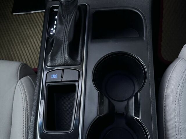 Сірий Хендай Соната, об'ємом двигуна 2 л та пробігом 145 тис. км за 15000 $, фото 3 на Automoto.ua