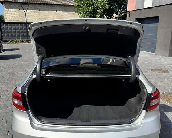 Серый Хендай Соната, объемом двигателя 2.36 л и пробегом 280 тыс. км за 10500 $, фото 21 на Automoto.ua