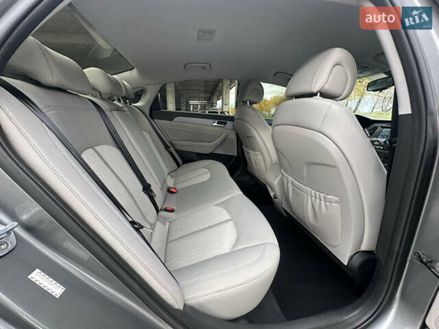 Серый Хендай Соната, объемом двигателя 2 л и пробегом 86 тыс. км за 14999 $, фото 30 на Automoto.ua