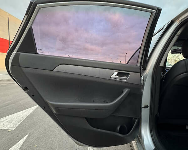 Хендай Соната 2017 в Киеве на Automoto.ua Серый Хендай Соната, объемом двигателя 2 л и пробегом 338 тыс. км за 12700 $, фото 22 на Automoto.ua