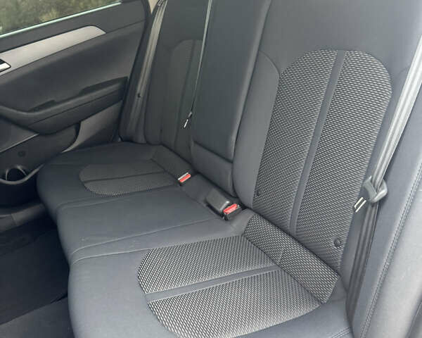 Серый Хендай Соната, объемом двигателя 2.36 л и пробегом 122 тыс. км за 11300 $, фото 16 на Automoto.ua