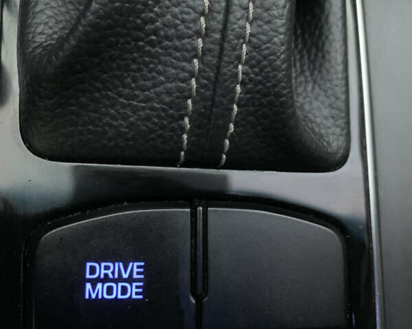 Серый Хендай Соната, объемом двигателя 2 л и пробегом 154 тыс. км за 11200 $, фото 17 на Automoto.ua