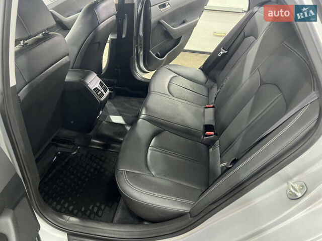 Сірий Хендай Соната, об'ємом двигуна 2 л та пробігом 170 тис. км за 15000 $, фото 14 на Automoto.ua