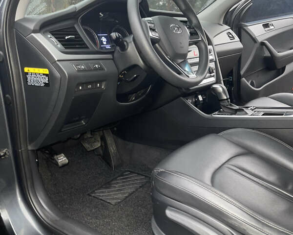 Серый Хендай Соната, объемом двигателя 2 л и пробегом 192 тыс. км за 12900 $, фото 37 на Automoto.ua