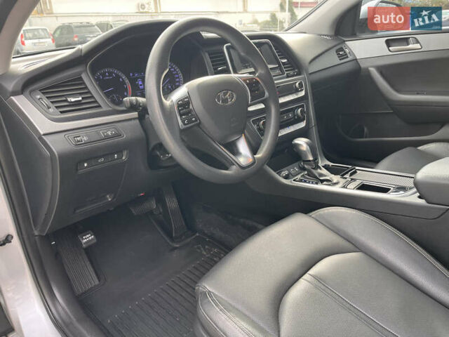 Серый Хендай Соната, объемом двигателя 2 л и пробегом 165 тыс. км за 12900 $, фото 39 на Automoto.ua