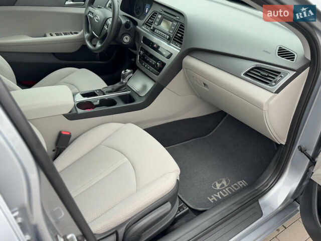 Сірий Хендай Соната, об'ємом двигуна 2.4 л та пробігом 167 тис. км за 8900 $, фото 52 на Automoto.ua