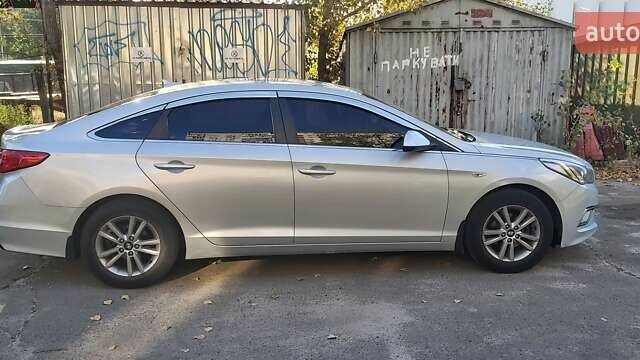 Серый Хендай Соната, объемом двигателя 2 л и пробегом 254 тыс. км за 10400 $, фото 1 на Automoto.ua