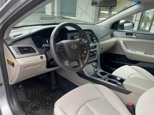 Серый Хендай Соната, объемом двигателя 2.4 л и пробегом 177 тыс. км за 10950 $, фото 15 на Automoto.ua