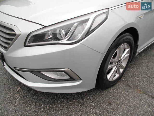 Серый Хендай Соната, объемом двигателя 2 л и пробегом 314 тыс. км за 10500 $, фото 11 на Automoto.ua