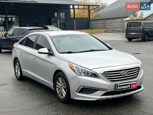 Серый Хендай Соната, объемом двигателя 2.4 л и пробегом 145 тыс. км за 9690 $, фото 2 на Automoto.ua