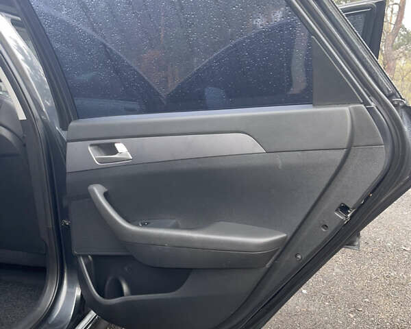 Серый Хендай Соната, объемом двигателя 2 л и пробегом 192 тыс. км за 12900 $, фото 40 на Automoto.ua