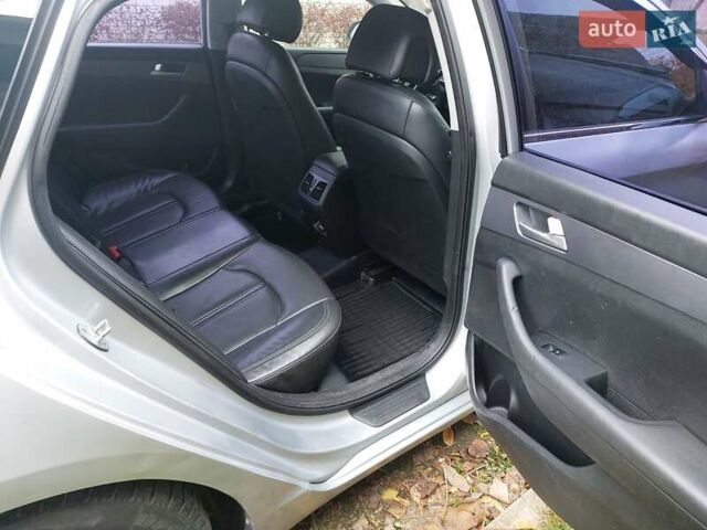 Серый Хендай Соната, объемом двигателя 2 л и пробегом 374 тыс. км за 9300 $, фото 13 на Automoto.ua