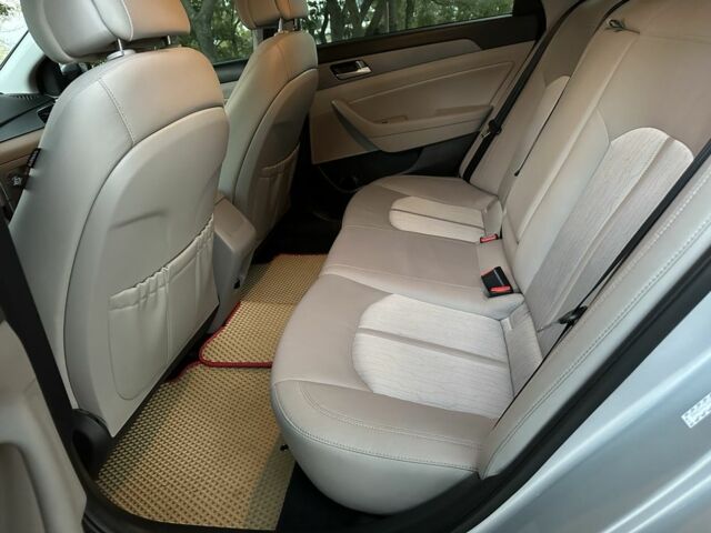 Сірий Хендай Соната, об'ємом двигуна 2 л та пробігом 145 тис. км за 15000 $, фото 6 на Automoto.ua