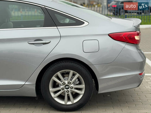 Сірий Хендай Соната, об'ємом двигуна 2.4 л та пробігом 167 тис. км за 8900 $, фото 12 на Automoto.ua