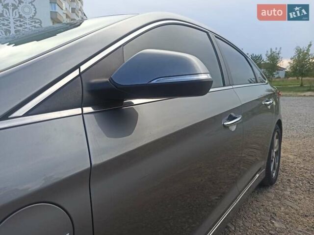 Сірий Хендай Соната, об'ємом двигуна 2 л та пробігом 116 тис. км за 14300 $, фото 2 на Automoto.ua