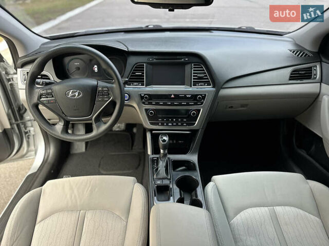 Сірий Хендай Соната, об'ємом двигуна 2 л та пробігом 140 тис. км за 14300 $, фото 32 на Automoto.ua
