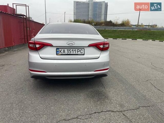 Серый Хендай Соната, объемом двигателя 2 л и пробегом 360 тыс. км за 8399 $, фото 5 на Automoto.ua