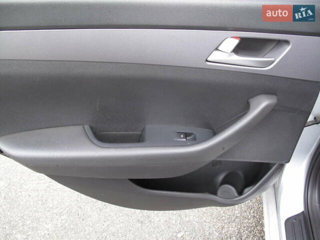 Серый Хендай Соната, объемом двигателя 2 л и пробегом 314 тыс. км за 10500 $, фото 26 на Automoto.ua