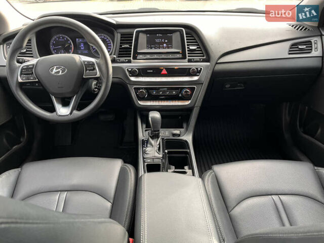 Серый Хендай Соната, объемом двигателя 2 л и пробегом 165 тыс. км за 12900 $, фото 29 на Automoto.ua